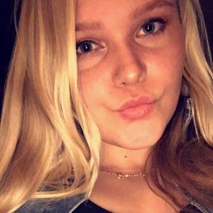 Meet your Posher, Caitlin